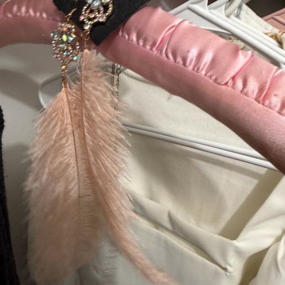 Pink Feather 🪶 Earrings Accessory - Picture 3 of 3